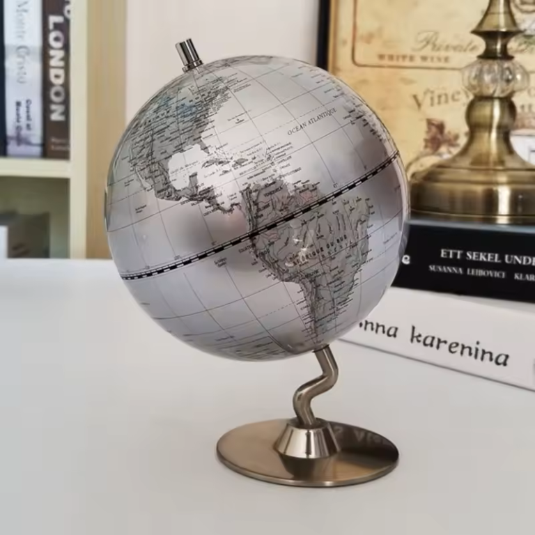 découvrez notre globe déco élégant, un objet design qui apporte une touche sophistiquée et moderne à votre intérieur.